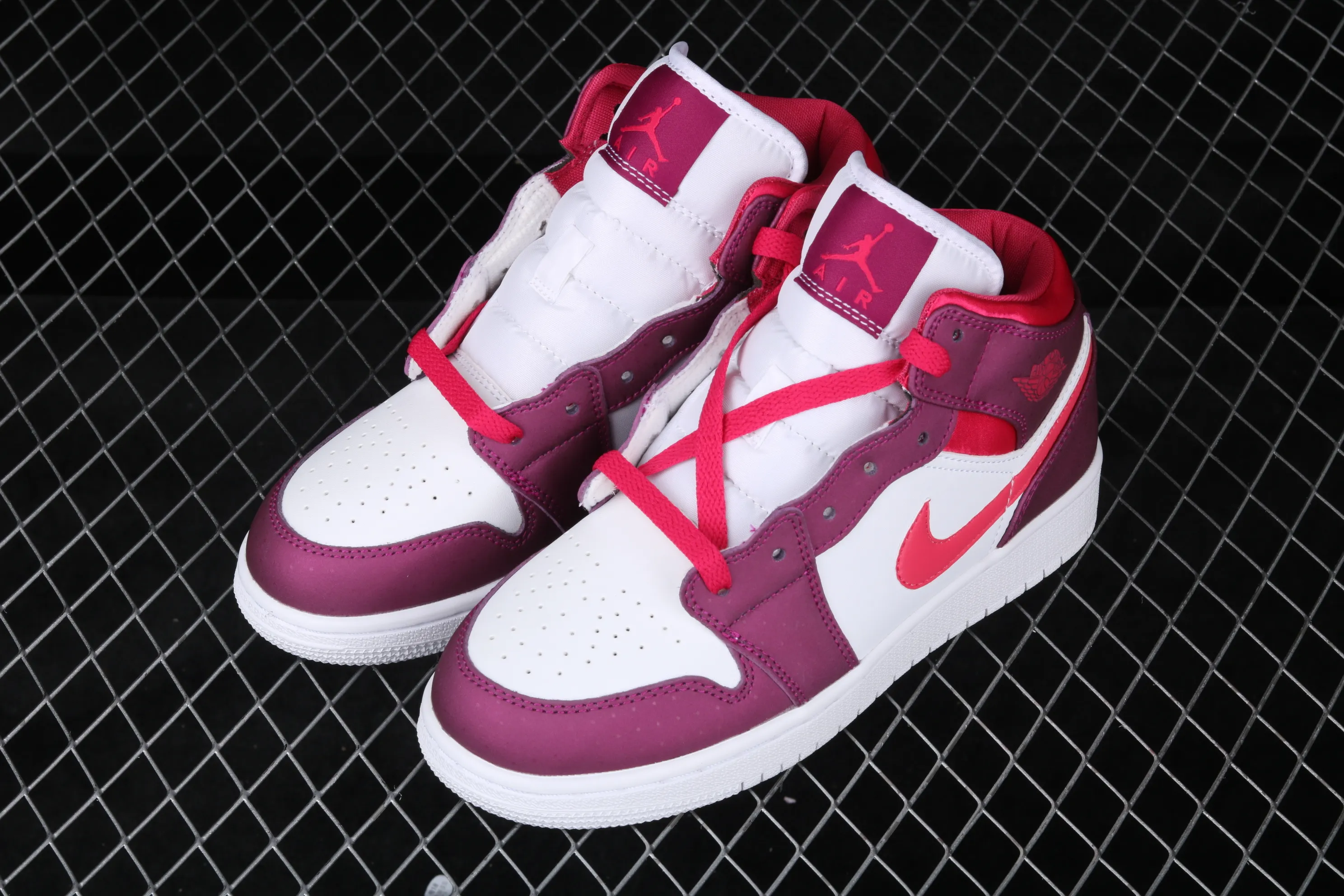 All Categories Air Jordan Jordan Series Basketball Shoes Air Jordan 1 Mid Air Jordan 1 Mid GS White Purple Buckle Broken China Full First Layer Authentic Standard 555112-661